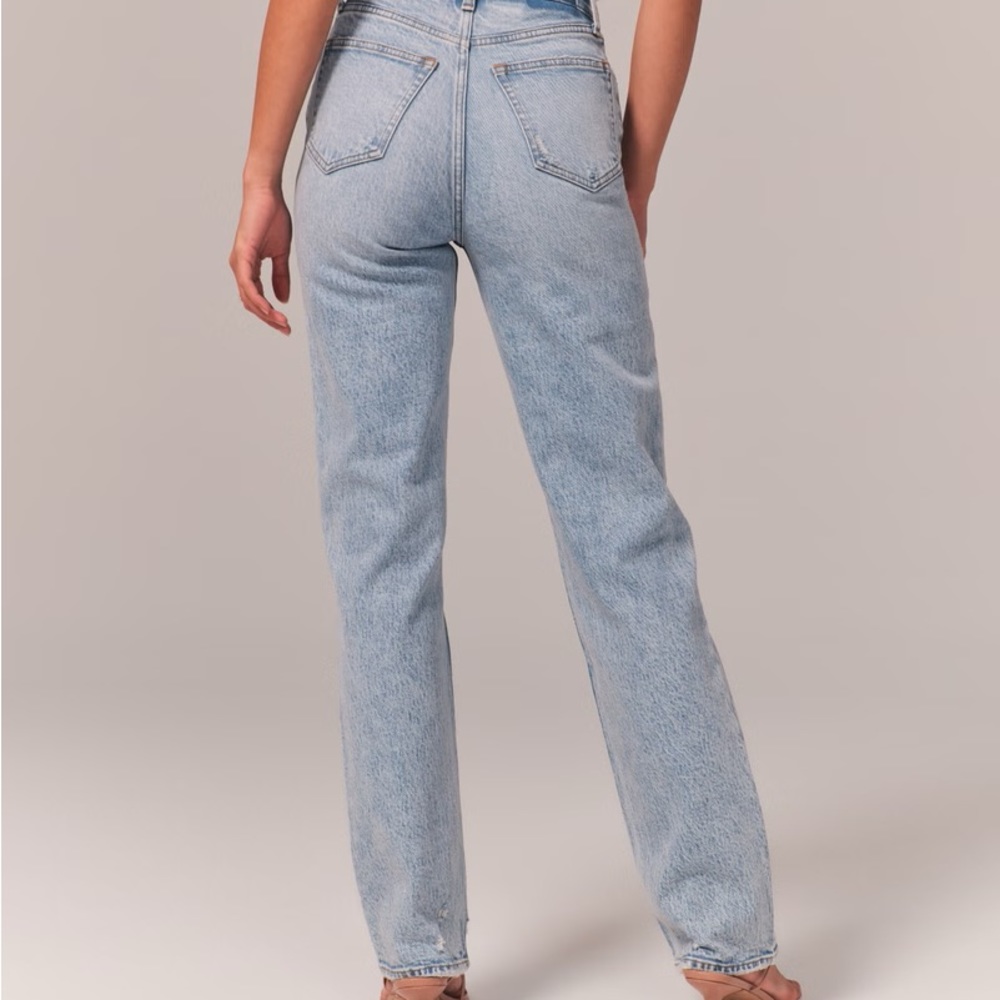 Abercrombie - curve Ultra High Rise 90s Straight Jean - size 29